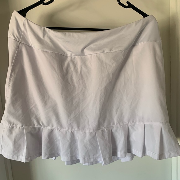 Dresses & Skirts - White Skirt W/shorts